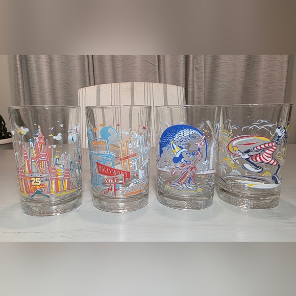 Disney 25th Anniversary Commemorative Set Of 4 Beverage Glasses Like New - Picture 2 of 13